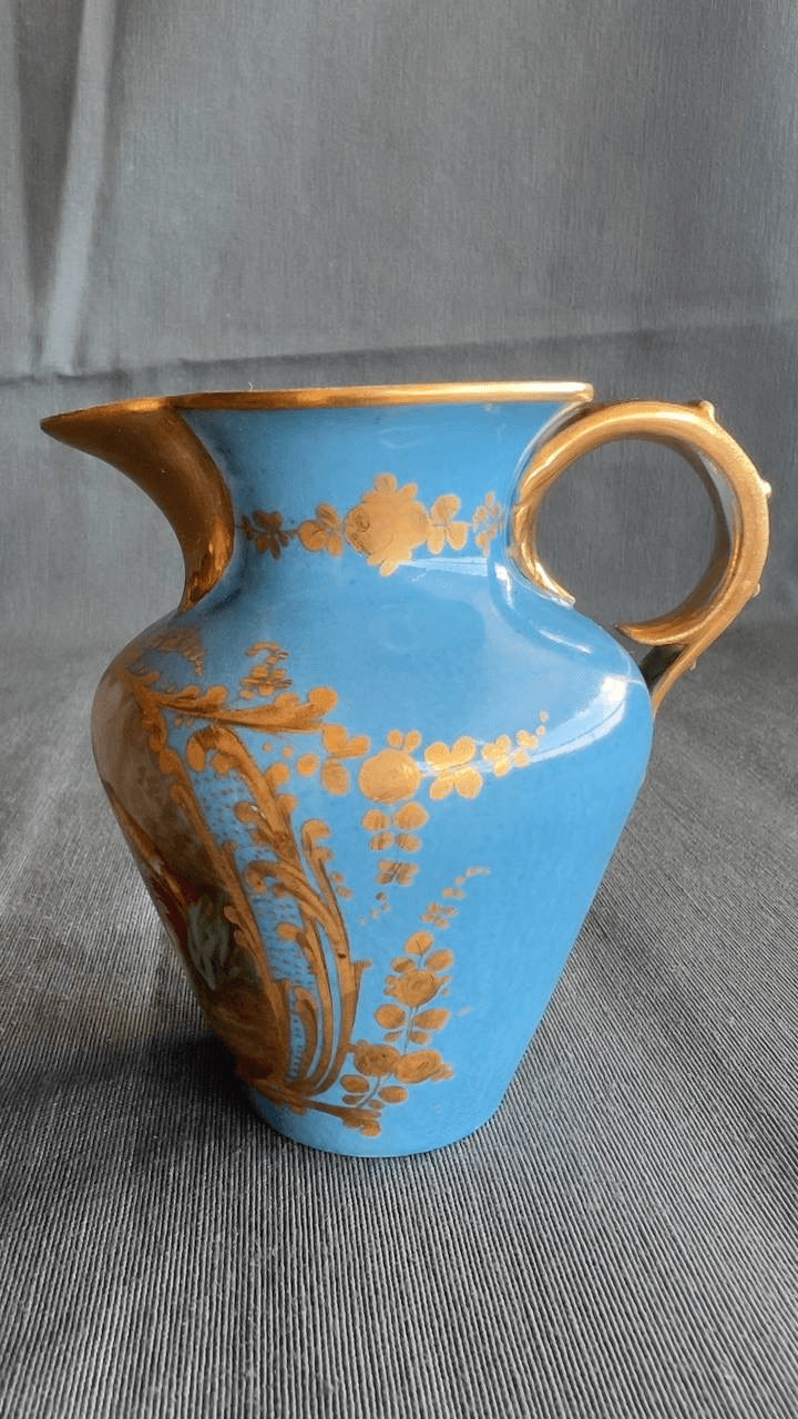 Фарфоровый молочник с жанровой сценой, Франция, XIX век, изображение 2 из 9