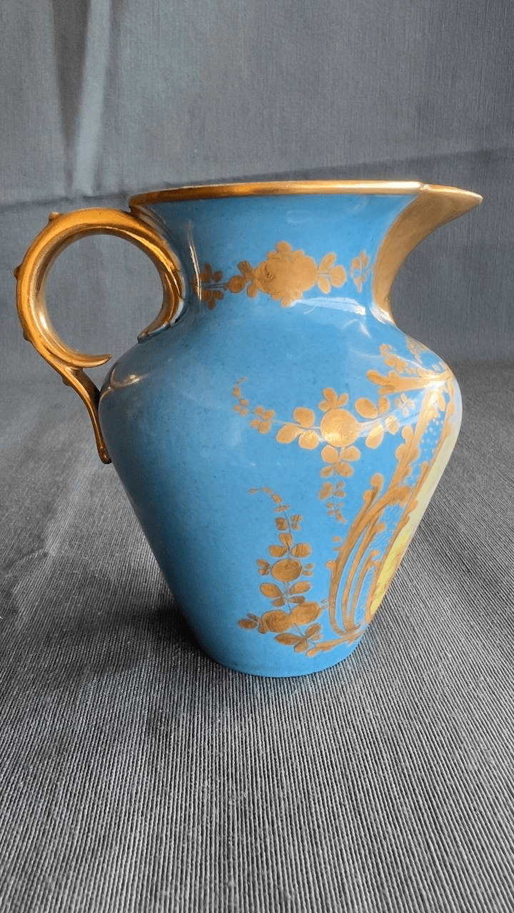 Фарфоровый молочник с жанровой сценой, Франция, XIX век, изображение 4 из 9